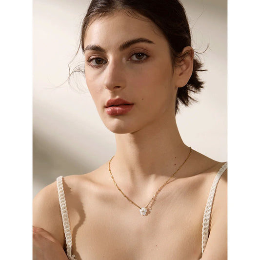 Collier Fleur en Coquille Naturelle - Élégance Dorée